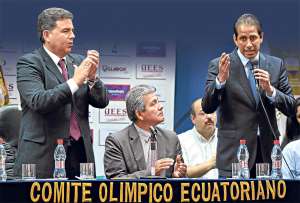 Jos&eacute; Francisco Cevallos (der.) fue nombrado Ministro del Deporte el 24 de mayo de 2011 y cumpli&oacute; 3 a&ntilde;os y medio de gesti&oacute;n. En la gr&aacute;fica, junto a Augusto Mor&aacute;n (izq), durante su posesi&oacute;n en el COE. Foto: Archivo.