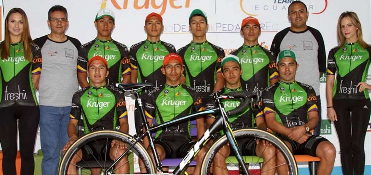 Los entrenadores y ciclistas del Team Ecuador Kruger durante la presentaci&oacute;n el pasado martes en Quito.