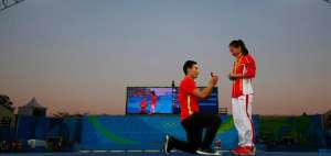 Una plata y una petici&oacute;n de matrimonio para la china He en R&iacute;o