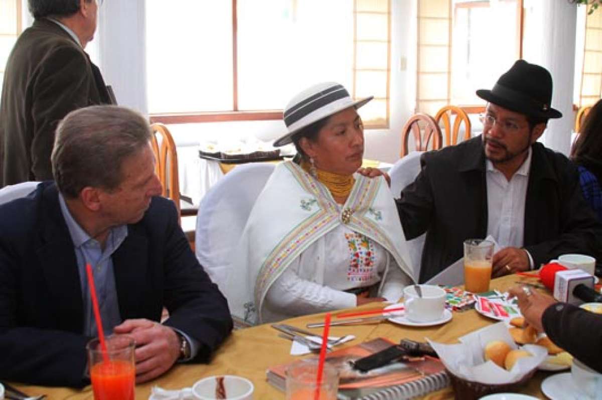 Las nuevas autoridades de las provincias de Tungurahua, Cotopaxi, Bol&iacute;var, Chimborazo y Pastaza decidieron unificar esfuerzos para impulsar a la regi&oacute;n. Foto: Silvia Osorio / para El Tel&eacute;grafo.