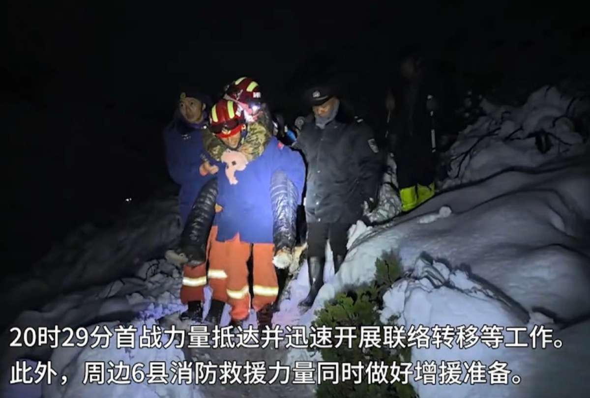 Más de 350 excursionistas fueron evacuados tras una intensa tormenta de nieve.