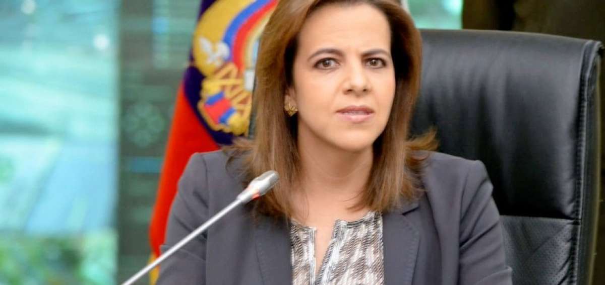 La ministra del Interior, Mar&iacute;a Paula Romo, durante la rueda de prensa desde el ECU 911 en Quito.  