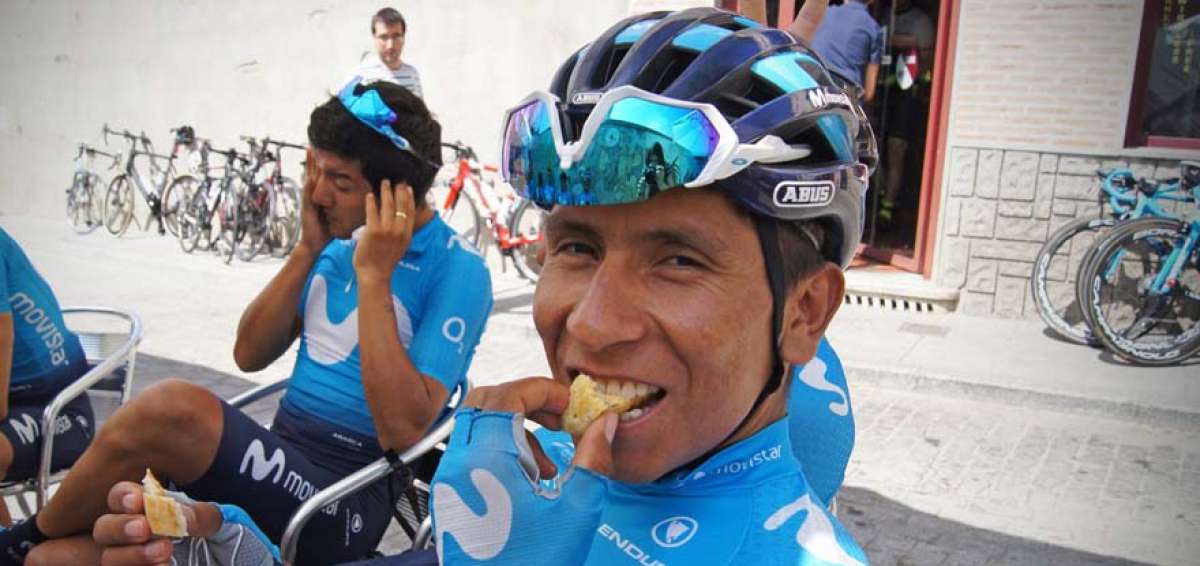 Quintana junto a Carapaz (atr&aacute;s) previo a una de las competencias en Espa&ntilde;a.