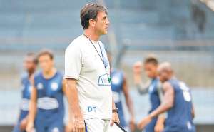 El t&eacute;cnico argentino Gustavo Quinteros no le dio descanso al grupo y lo mantuvo entren&aacute;ndose este fin de semana en el complejo Los Samanes. Foto:  Archivo / El Tel&eacute;grafo.