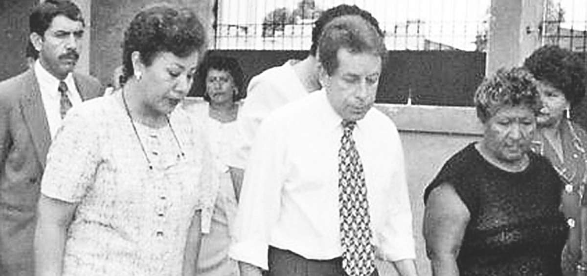 EL TEL&Eacute;GRAFO, 1998. Fabi&aacute;n Alarc&oacute;n en sus recorridos por las zonas devastadas por el fen&oacute;meno El Ni&ntilde;o.