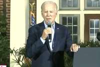 Joe Biden estuvo a punto de caer en medio de un discurso