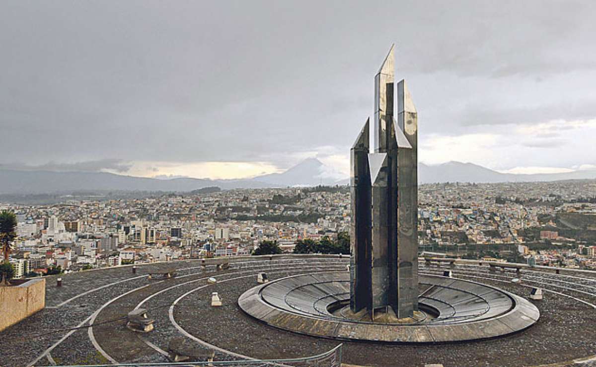 El monumento  est&aacute; situado en la loma de Santa Elena en la parroquia San Bartolom&eacute; de Pinllo, a 5 minutos de Ambato. Foto: Roberto Ch&aacute;vez/El Tel&eacute;grafo