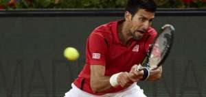 Djokovic derrota a Raonic y avanza a semifinales en Madrid