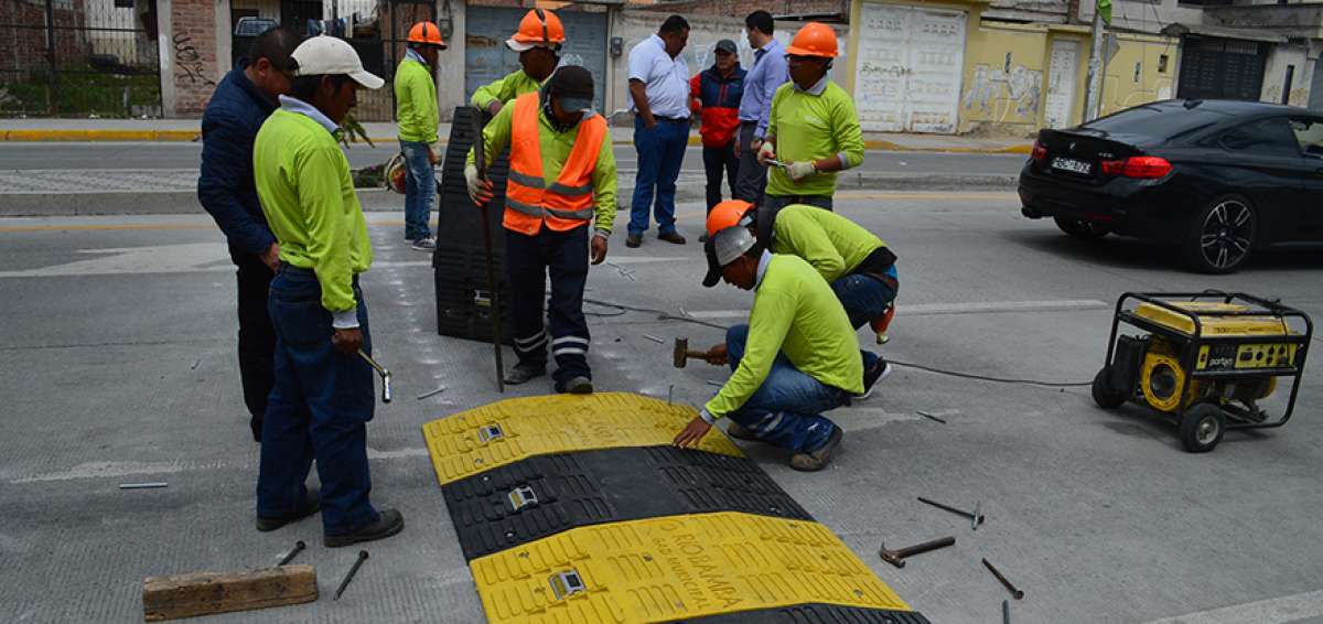 &rarr;En el barrio La Georgina se instal&oacute; rompevelocidades para prevenir accidentes. Este es un sector problem&aacute;tico.