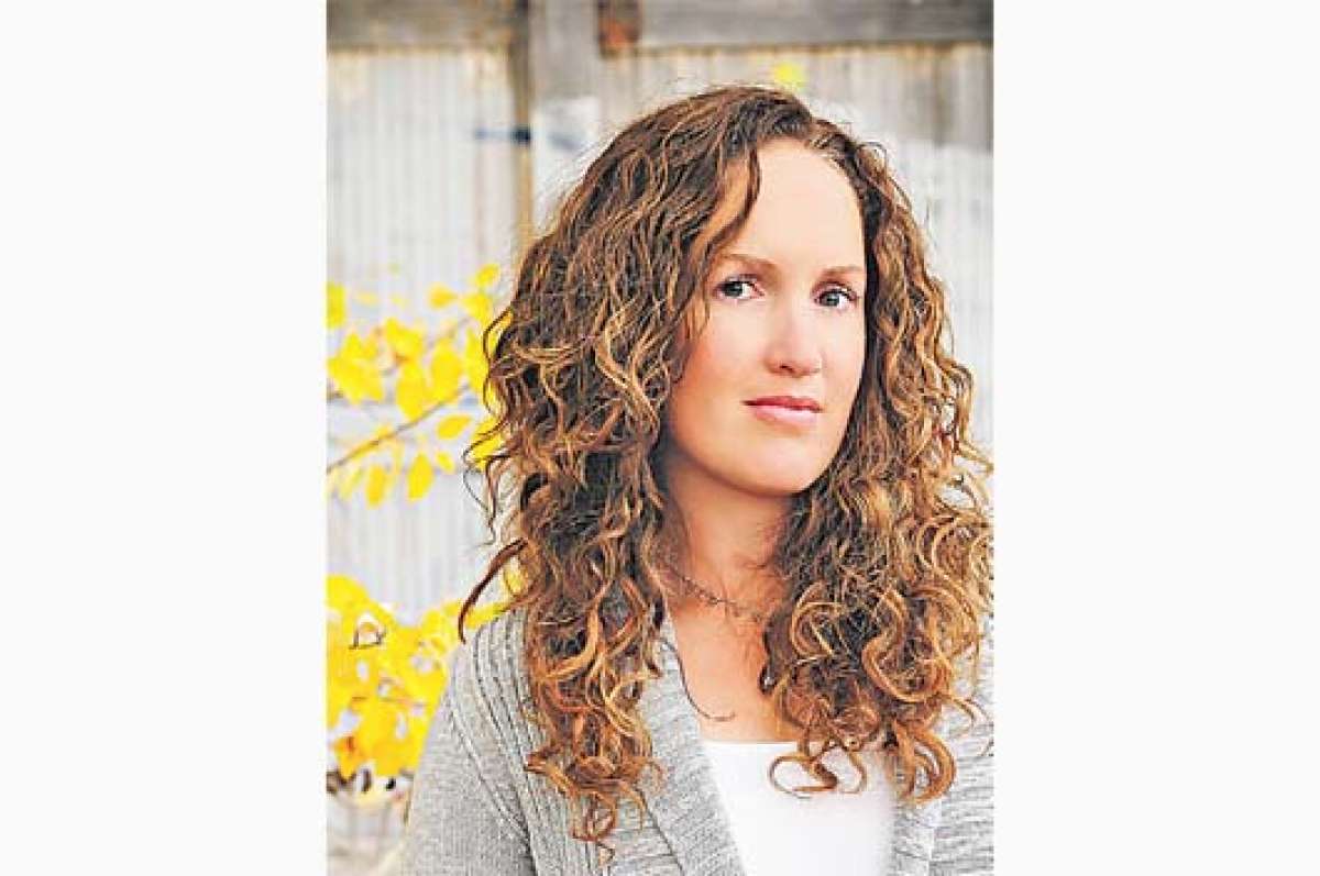 Falla de organizaci&oacute;n impedir&aacute; visita al pa&iacute;s de Becca Fitzpatrick