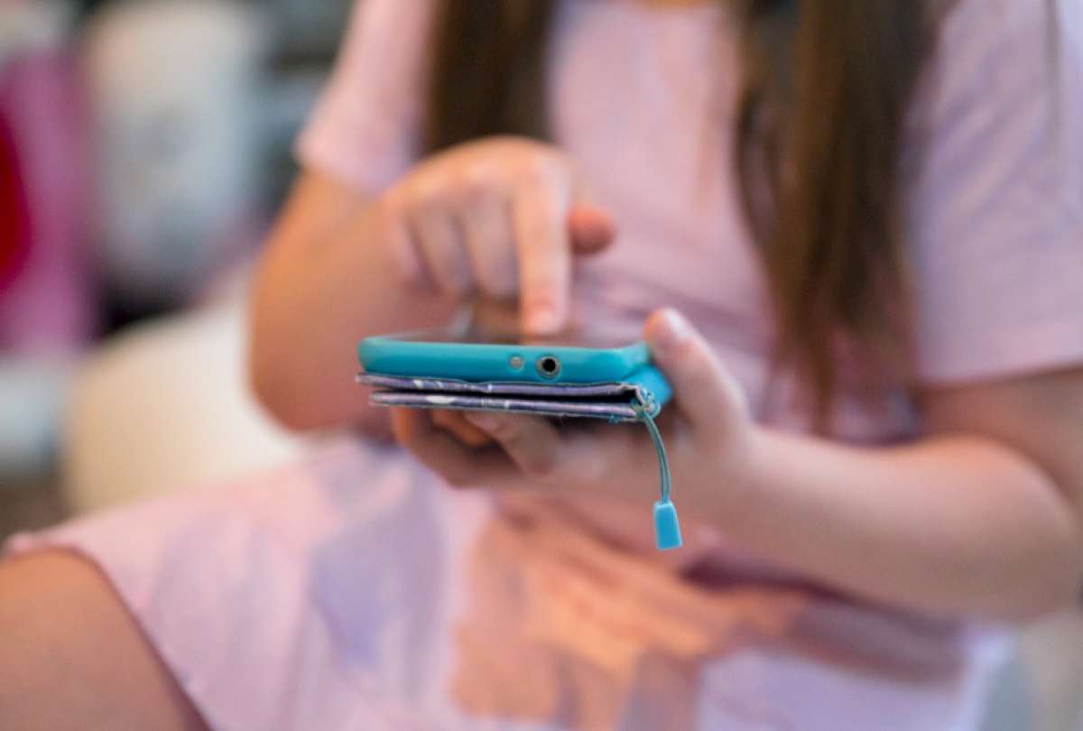 El uso de celulares en clases sigue regulado y con restricciones seg&uacute;n el nivel educativo.