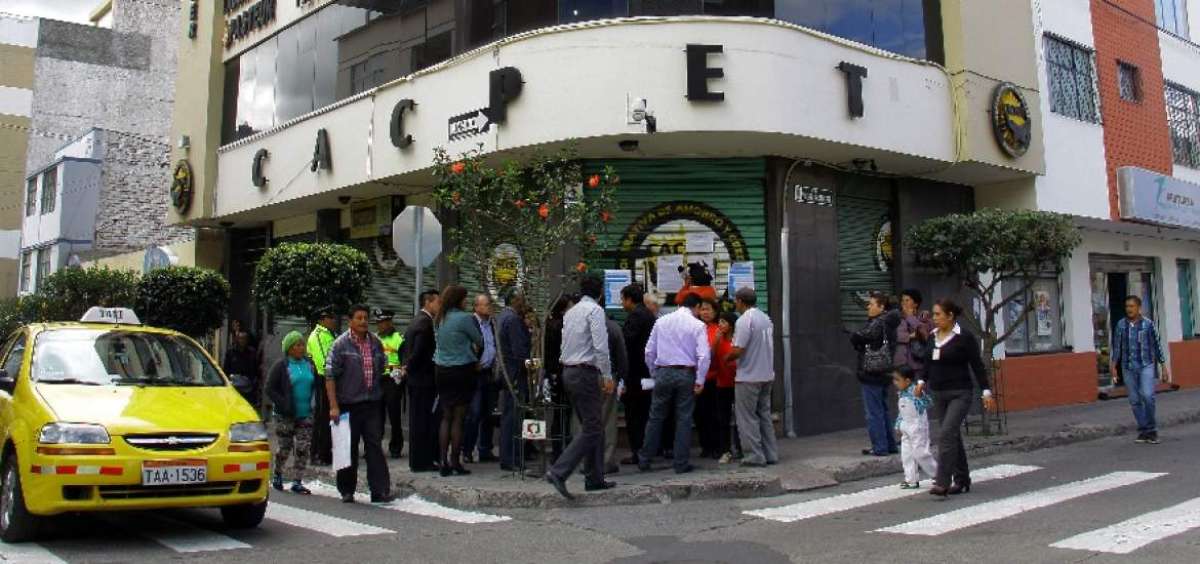 Los perjudicados por el cierre de la entidad crediticia formaron la Plataforma de Afectados por Cacpet. Los 612 socios, es decir el 8% del total, a&uacute;n no recibe su dinero y no se descarta nuevos plantones.