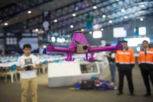El Campus Party tambi&eacute;n es una oportunidad para que los ecuatorianos muestren sus inventos, como el androide Samaybot. Foto: Fernando Sandoval / El Tel&eacute;grafo