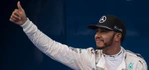 Hamilton logra la pole y mete presi&oacute;n a Rosberg