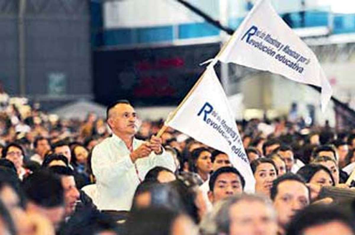 M&aacute;s de 18 mil docentes se dieron cita ayer en la primera asamblea nacional de la Red de Maestros y Maestras por la Revoluci&oacute;n Educativa. 