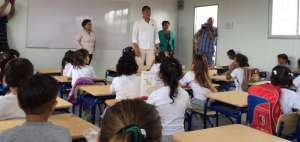 El presidente Rafael Correa recorri&oacute; la Unidad Educativa Provisional Brasil-Leonidas Garc&iacute;a en Jama (Manab&iacute;). 