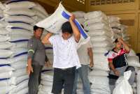 760 productores de varios cantones de Guayas recibieron fertilizantes para sus cultivos.