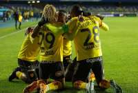 Los jugadores de Aucas celebran el gol ante Ñublense