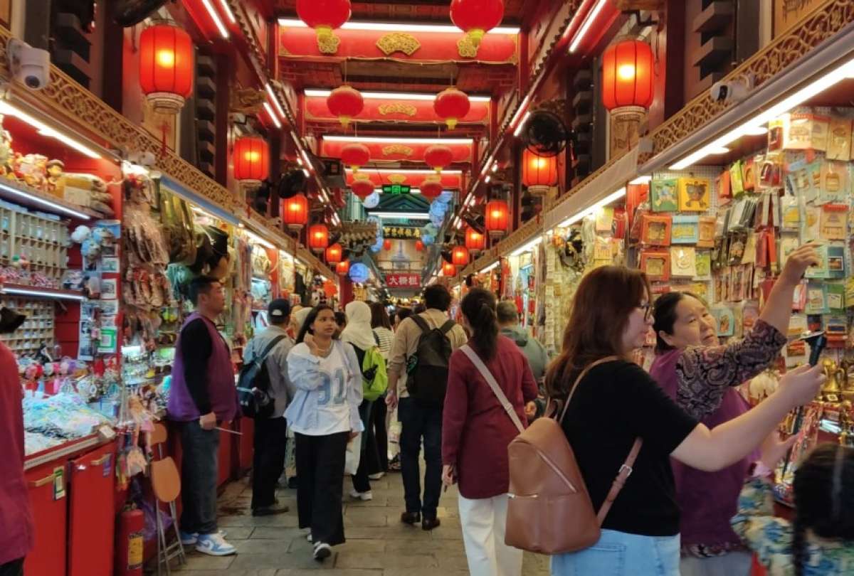 Entre callejones centenarios, Dashilar combina historia, arte y gastronomía exótica que sorprende a cada paso.