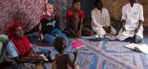 Recientemente Muzoon viaj&oacute; a Chad, un pa&iacute;s donde hay casi tres veces m&aacute;s ni&ntilde;as que ni&ntilde;os en edad escolar en zonas de conflicto y que no tienen acceso a la educaci&oacute;n. 