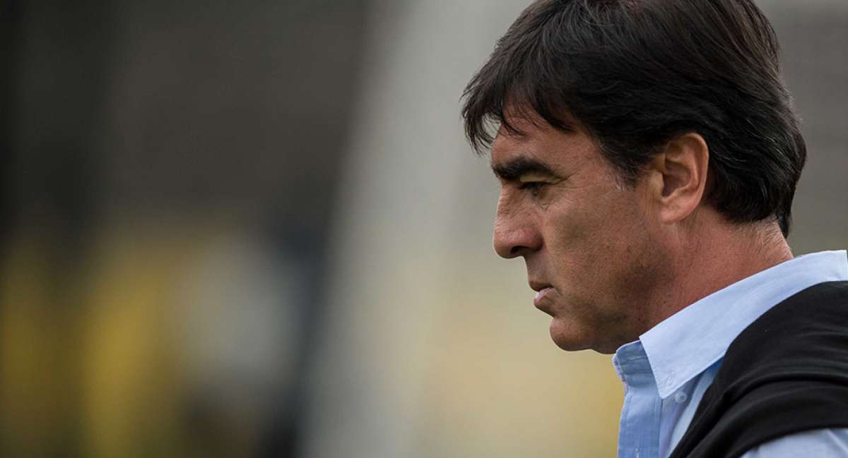 Reforzar la media cancha, la prioridad de Quinteros