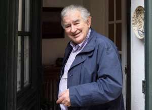 Premio Cervantes Antonio Gamoneda presenta una antolog&iacute;a en Guayaquil (Video)
