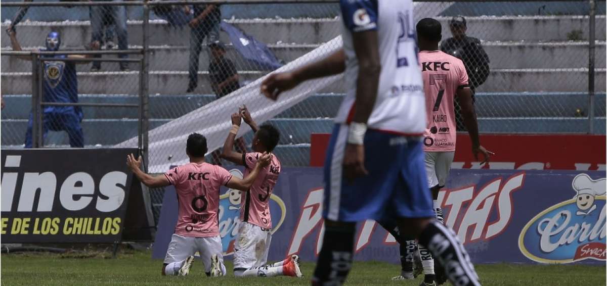 Independiente vence 2-0 al colista Clan Juvenil