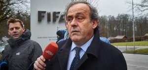 Platini desea limpiar su nombre, restaurar su imagen y conservar al menos su puesto al frente de la UEFA.