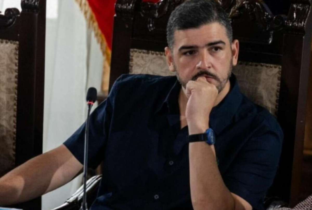 El alcalde de Guayaquil, Aquiles Alvarez, permanece detenido mientras enfrenta varias investigaciones judiciales.