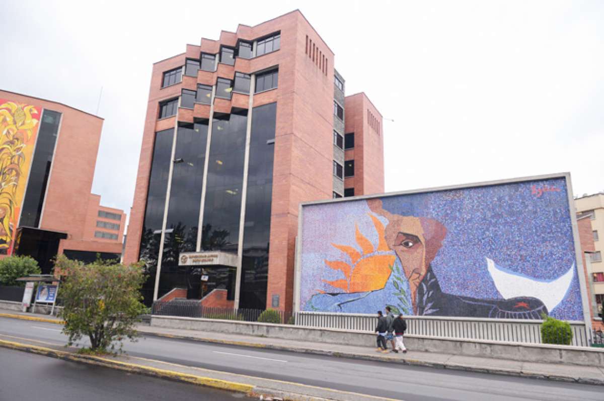 Ayer las actividades en la Universidad Sim&oacute;n Bol&iacute;var, sede Quito, fueron normales, pero las autoridades no desearon referirse a la resoluci&oacute;n del Parlamento. Daniel Molineros / El Tel&eacute;grafo