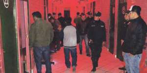 En junio de 2014, la Polic&iacute;a peruana realiz&oacute; un operativo en &lsquo;Las Cucardas&rsquo; donde encontr&oacute; a menores de edad. Foto: Tomada del diario El Peruano
