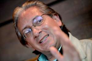 Arizmendi apoy&oacute; a Echeverr&iacute;a en la publicaci&oacute;n de su primer libro. Foto: Santiago Aguirre/El Tel&eacute;grafo