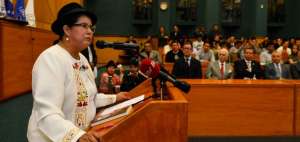 Lourdes Tib&aacute;n lanz&oacute; su autobiograf&iacute;a en la Universidad Andina Sim&oacute;n Bol&iacute;var