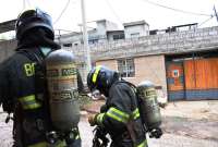 Los Bomberos y la Policía acudieron al sitio para atender esta emergencia.