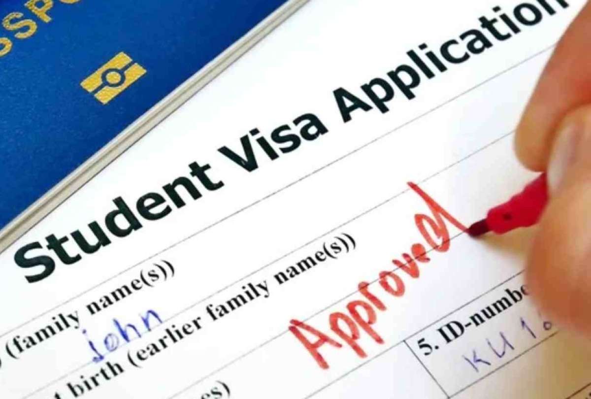 C&oacute;mo estudiar legalmente en Estados Unidos: gu&iacute;a para solicitar la visa de estudiante