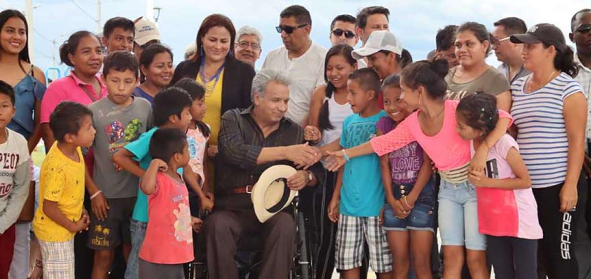 El presidente de la Rep&uacute;blica, Len&iacute;n Moreno, recorri&oacute; junto a los habitantes del cant&oacute;n Nuevo Rocafuerte el malec&oacute;n junto a la ribera del r&iacute;o Napo.
