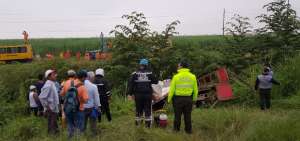 Triple choque dej&oacute; dos personas muertas en la v&iacute;a a Naranjal