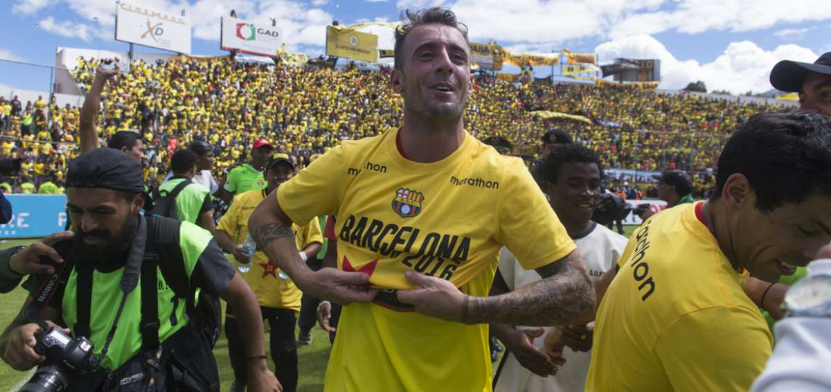 'Kitu' D&iacute;az festejando el t&iacute;tulo luego de ganar en Ambato.