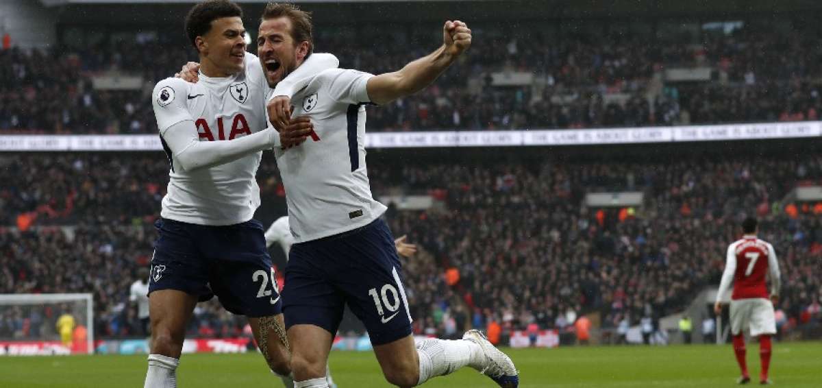 El volante ofensivo del Tottenham, Harry Kane, celebra el &uacute;nico tanto del partido ante el Arsenal.