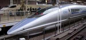 El tren bala de Jap&oacute;n es uno de los ejemplos m&aacute;s espec&iacute;ficos de la aplicaci&oacute;n del biomimetismo.