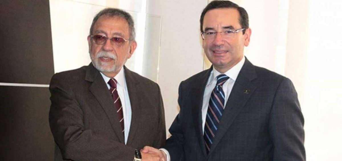 El presidente de la Corte Constitucional (CC), Alfredo Ruiz (I), recibi&oacute; la tarde del mi&eacute;rcoles al ministro Cassinelli. 