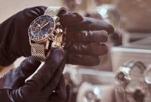 Decomisan m&aacute;s de 4.700 relojes falsificados ocultos en cargamento desde China