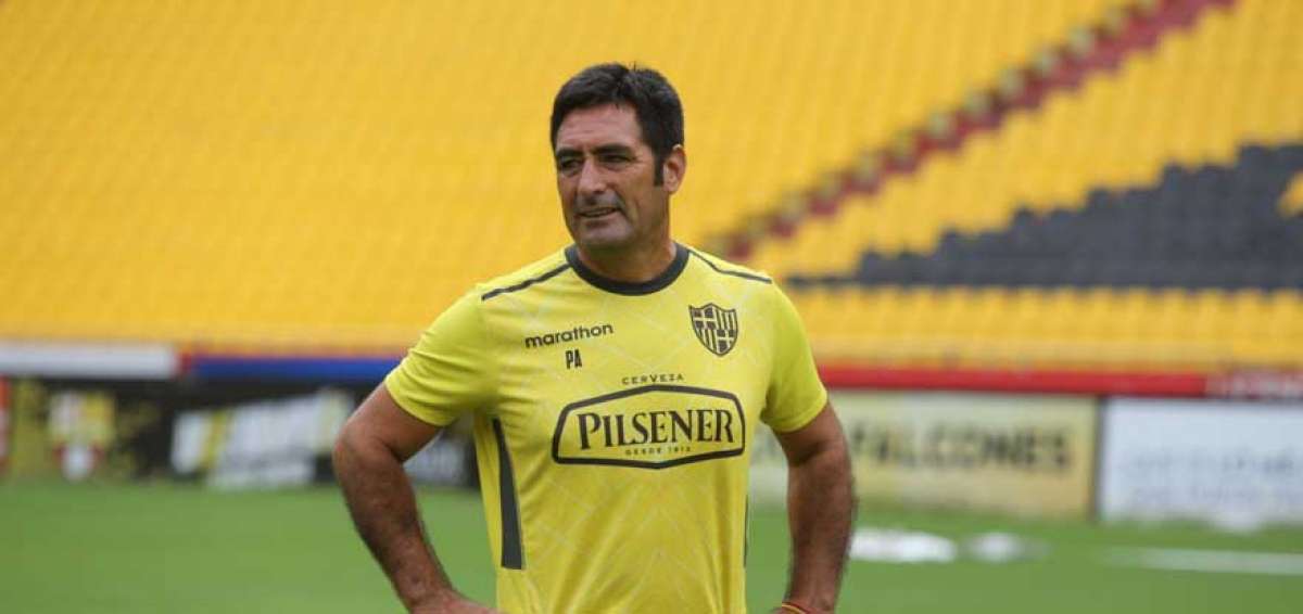 &rarr;Nelson Tapia lleg&oacute; a Barcelona en 2018 como preparador de arqueros; el chileno es entrenador profesional y estar&aacute; a cargo de dirigir al equipo.