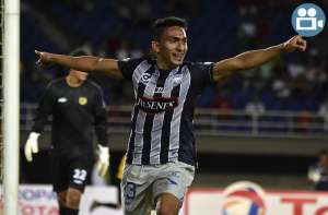 Mena no pudo terminar el partido por lesi&oacute;n y en su lugar entr&oacute; David Noboa. Foto: AFP