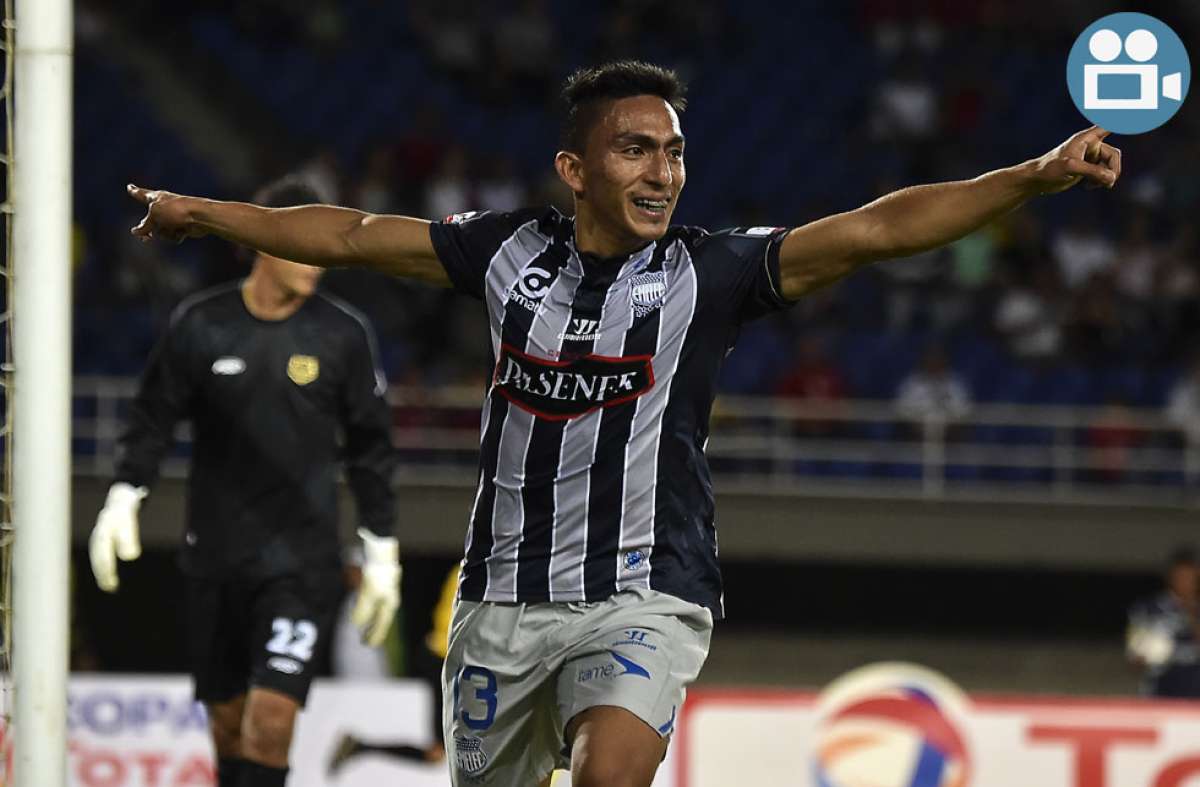 Mena no pudo terminar el partido por lesi&oacute;n y en su lugar entr&oacute; David Noboa. Foto: AFP
