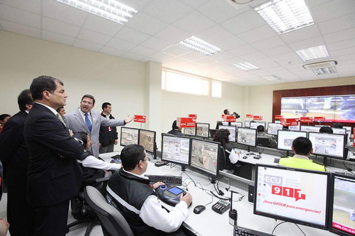 El centro est&aacute; ubicado en el sector norte de la ciudad, y monitorear&aacute; a trav&eacute;s de sus 50 c&aacute;maras de videovigilancia operativas en sitios estrat&eacute;gicos de Chimborazo. Foto: Presidencia
