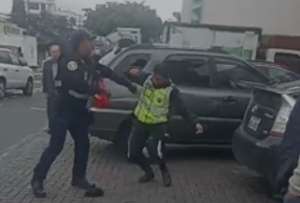 El video de un enfrentamiento entre un guardia de seguridad y un agente de la AMT 