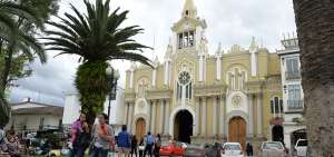 La catedral de Loja es un s&iacute;mbolo para los lojanos. A esta iglesia, todos los a&ntilde;os llega la Virgen del Cisne, que es venerada durante dos meses.