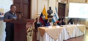 El Ing. Kervin Chunga, docente de la Universidad T&eacute;cnica de Manab&iacute;, expuso sobre las fallas geol&oacute;gicas que hay en las zonas 5 y 8.