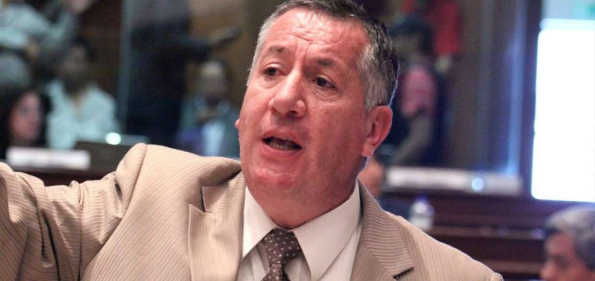 Ra&uacute;l Abad, presidente de la mesa legislativa.